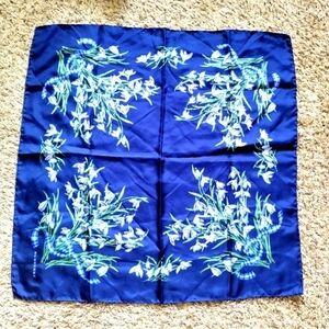 Burberry snowdrops flower print silk scarf 26,5" x 26,5"